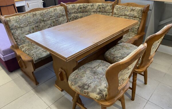 481 rustikální dubová lavice 170x130cm.,rozkládací stůl 110x70cm a dvě pevné židle, za 4960Kč