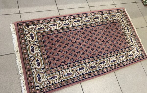 601 vlněný koberec- starorůžový odstín 72x145cm za 1160Kč