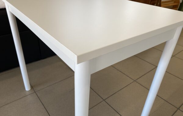 679 bílý menší jídelní stůl- nový,jen vybalený 85x55x74cm za 1780Kč