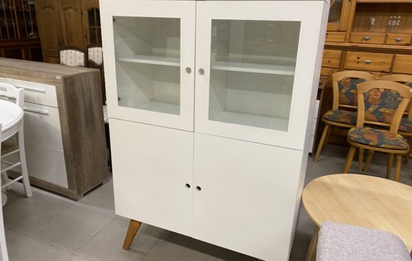 908  bílá vyšší IKEA komoda s dvířky 100x45x146cm za 2780Kč